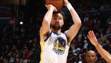 一人稳 一人狠 勇士7000万替补双枪露出獠牙